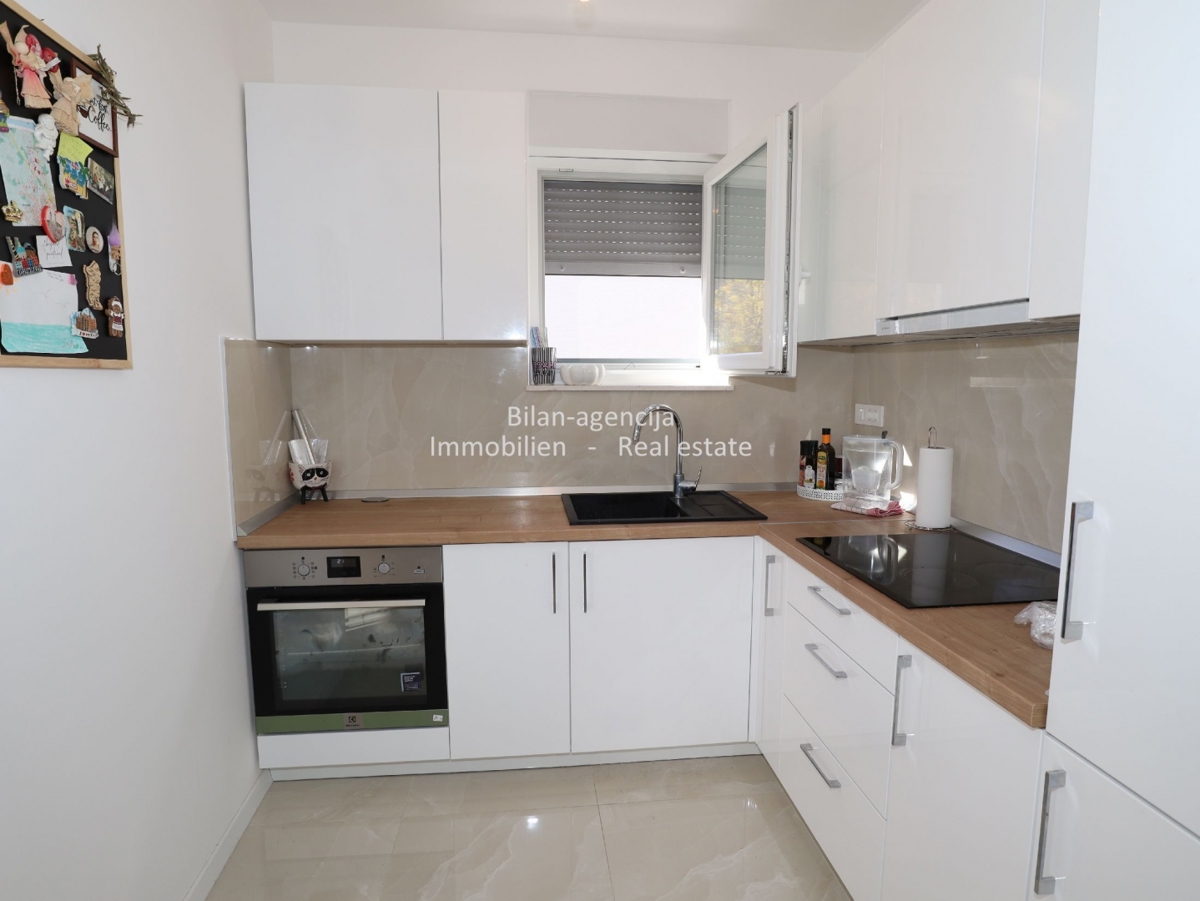 Vodice, novi stan, 1. kat, super lokacija, center, 249.000 €