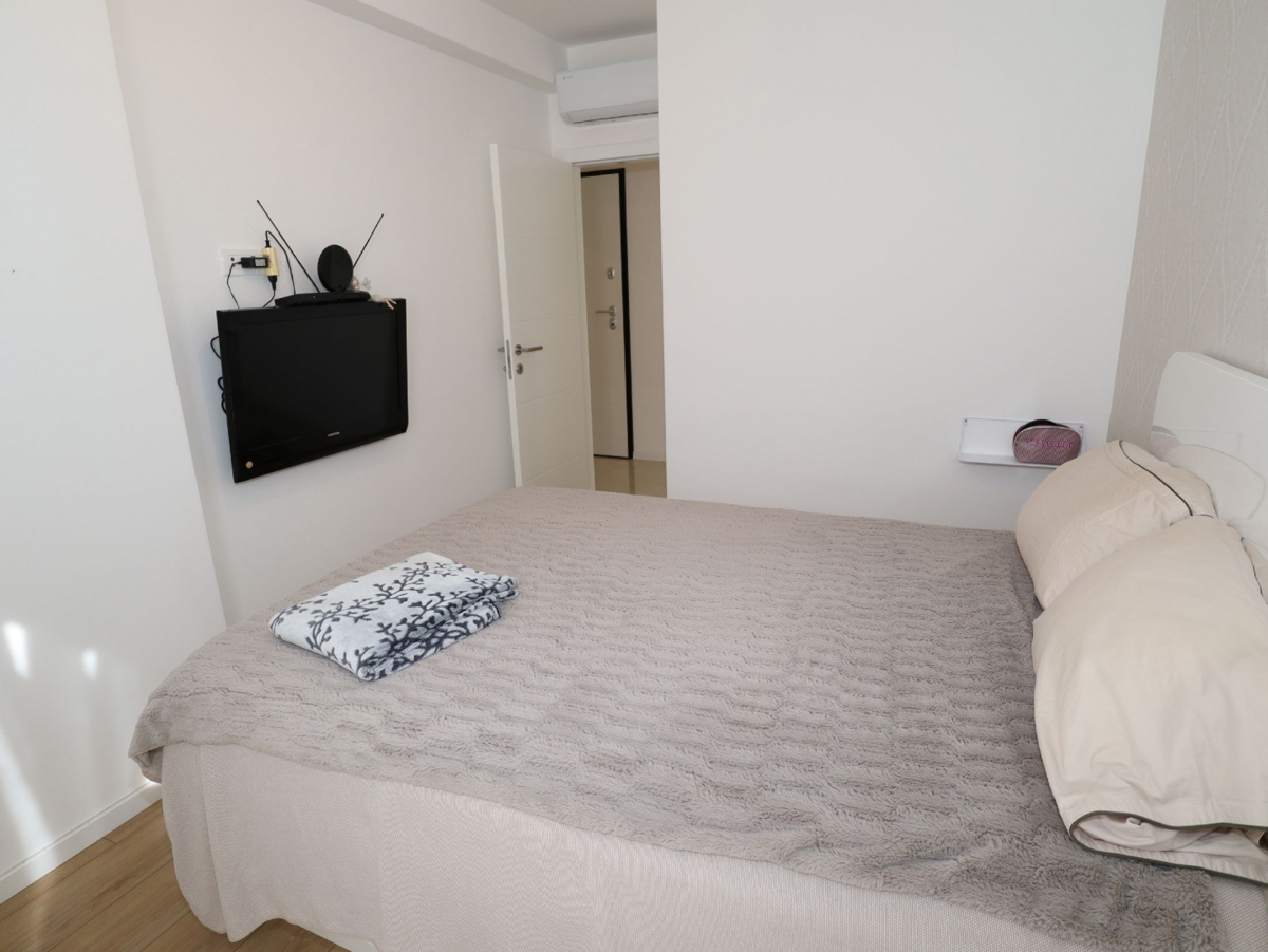 Vodice, novi stan, 1. kat, super lokacija, center, 249.000 €