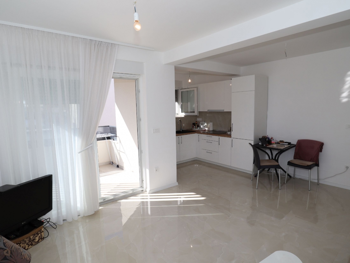 Vodice, novi stan, 1. kat, super lokacija, center, 249.000 €