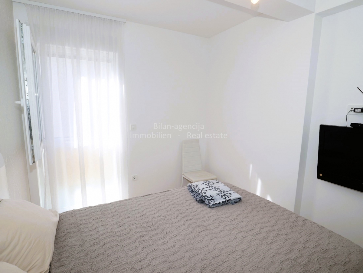 Vodice, novi stan, 1. kat, super lokacija, center, 249.000 €