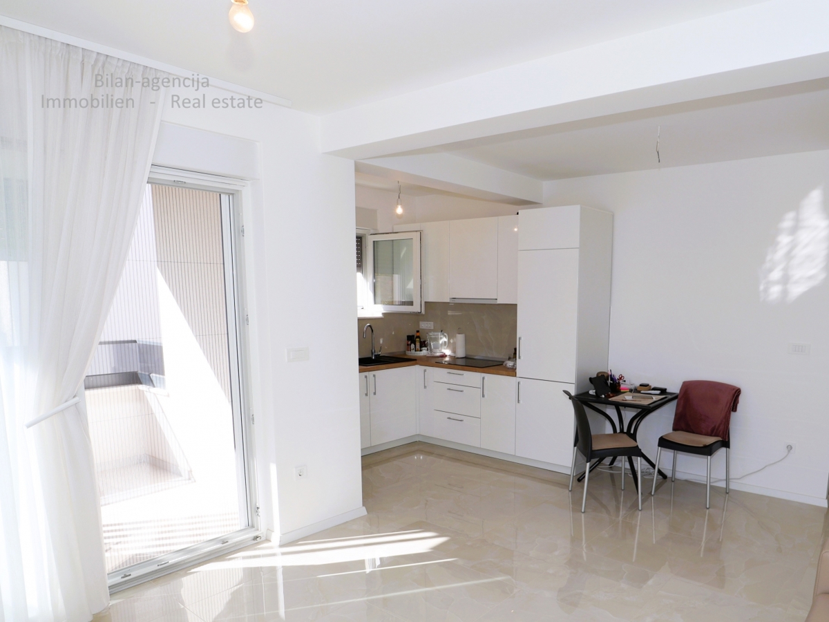 Vodice, novi stan, 1. kat, super lokacija, center, 249.000 €