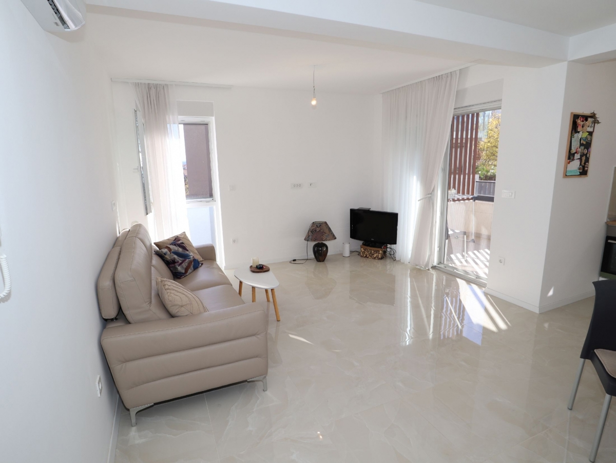 Vodice, novi stan, 1. kat, super lokacija, center, 249.000 €