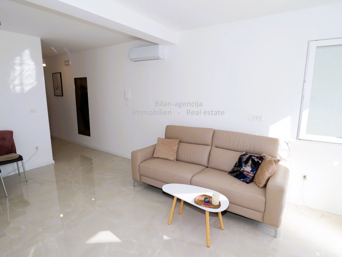 Vodice, novi stan, 1. kat, super lokacija, center, 249.000 €