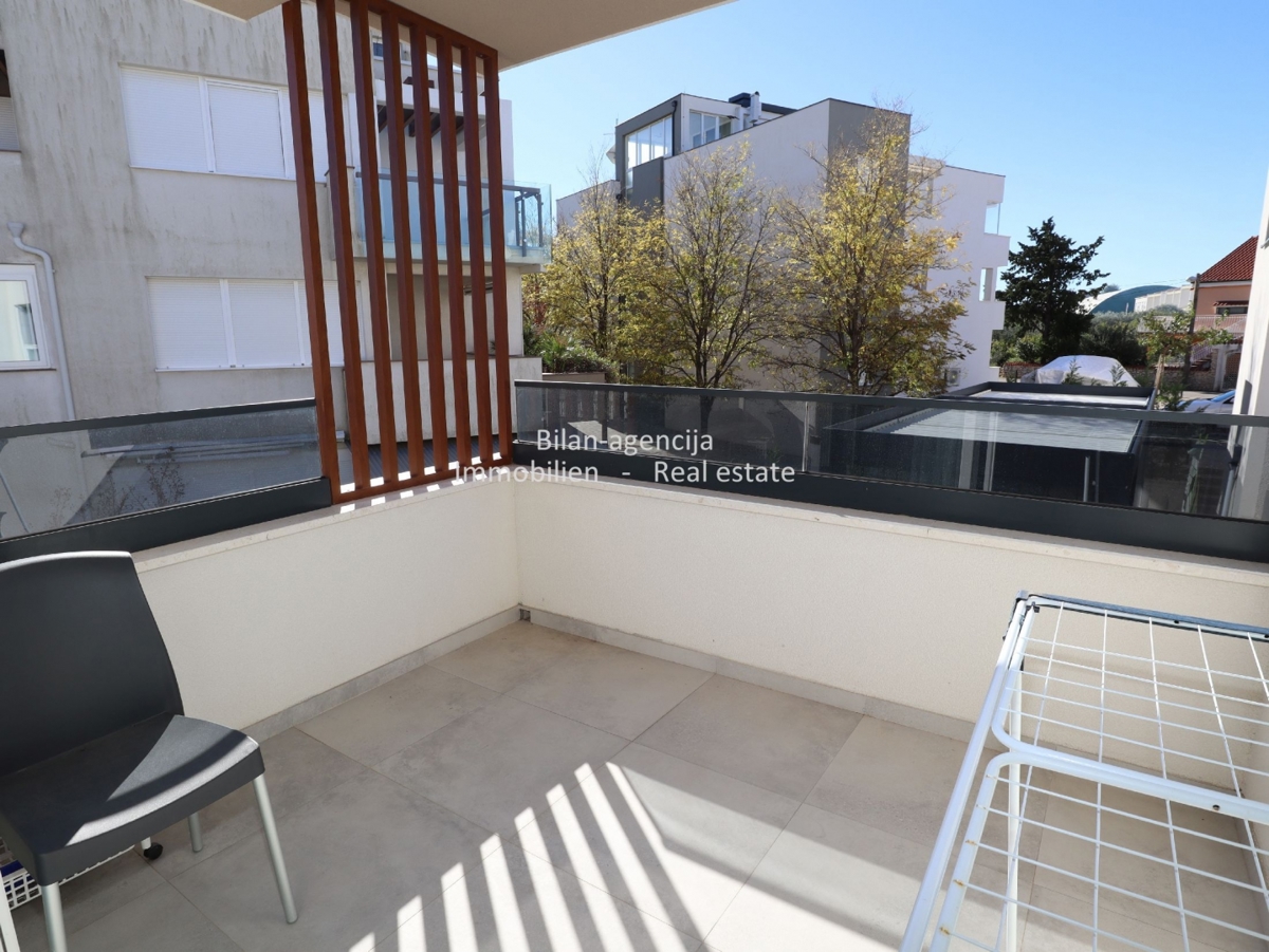 Vodice, novi stan, 1. kat, super lokacija, center, 249.000 €