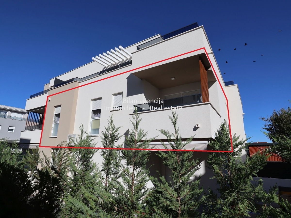 Vodice, novi stan, 1. kat, super lokacija, center, 249.000 €