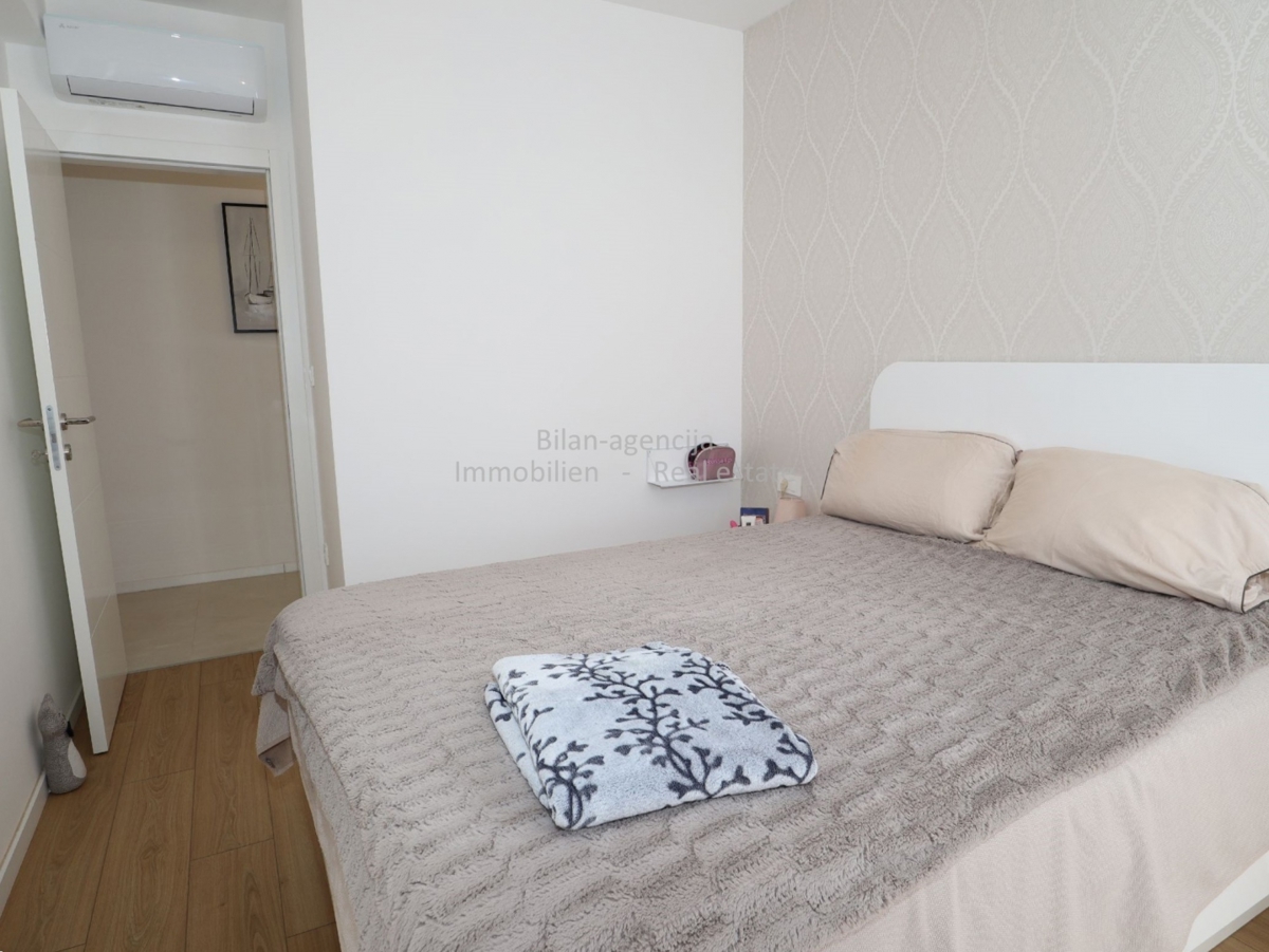 Vodice, novi stan, 1. kat, super lokacija, center, 249.000 €