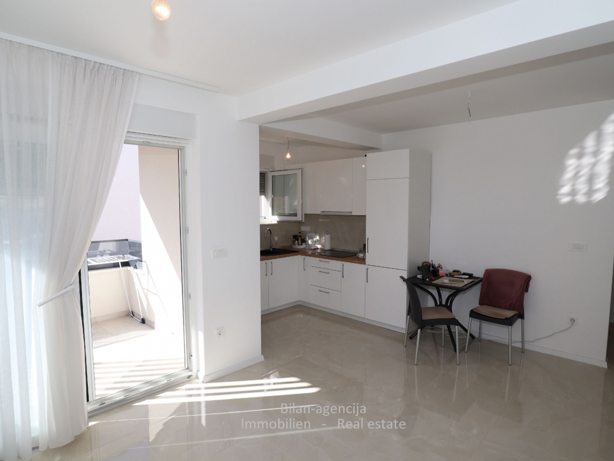 Vodice, novi stan, 1. kat, super lokacija, center, 249.000 €