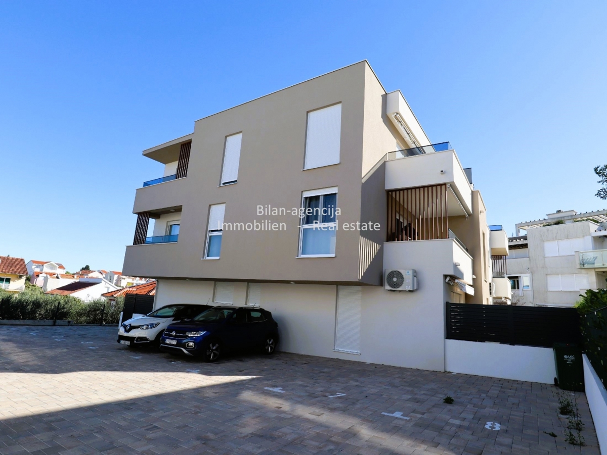 Vodice, novi stan, 1. kat, super lokacija, center, 249.000 €