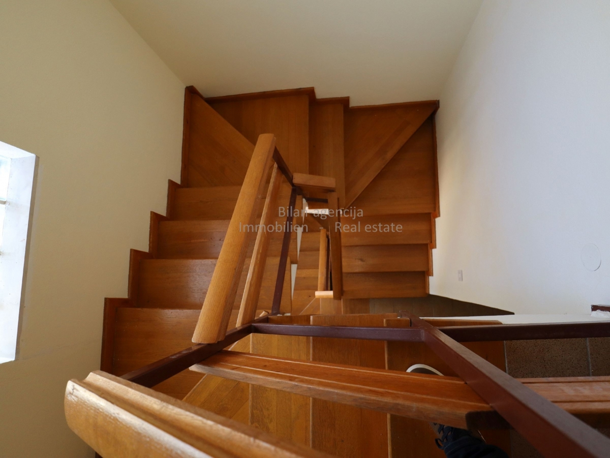 Kamnita hiša, otok Prvić, Vodice