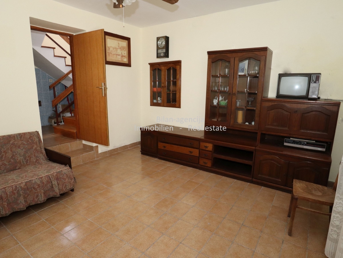 Kamnita hiša, otok Prvić, Vodice