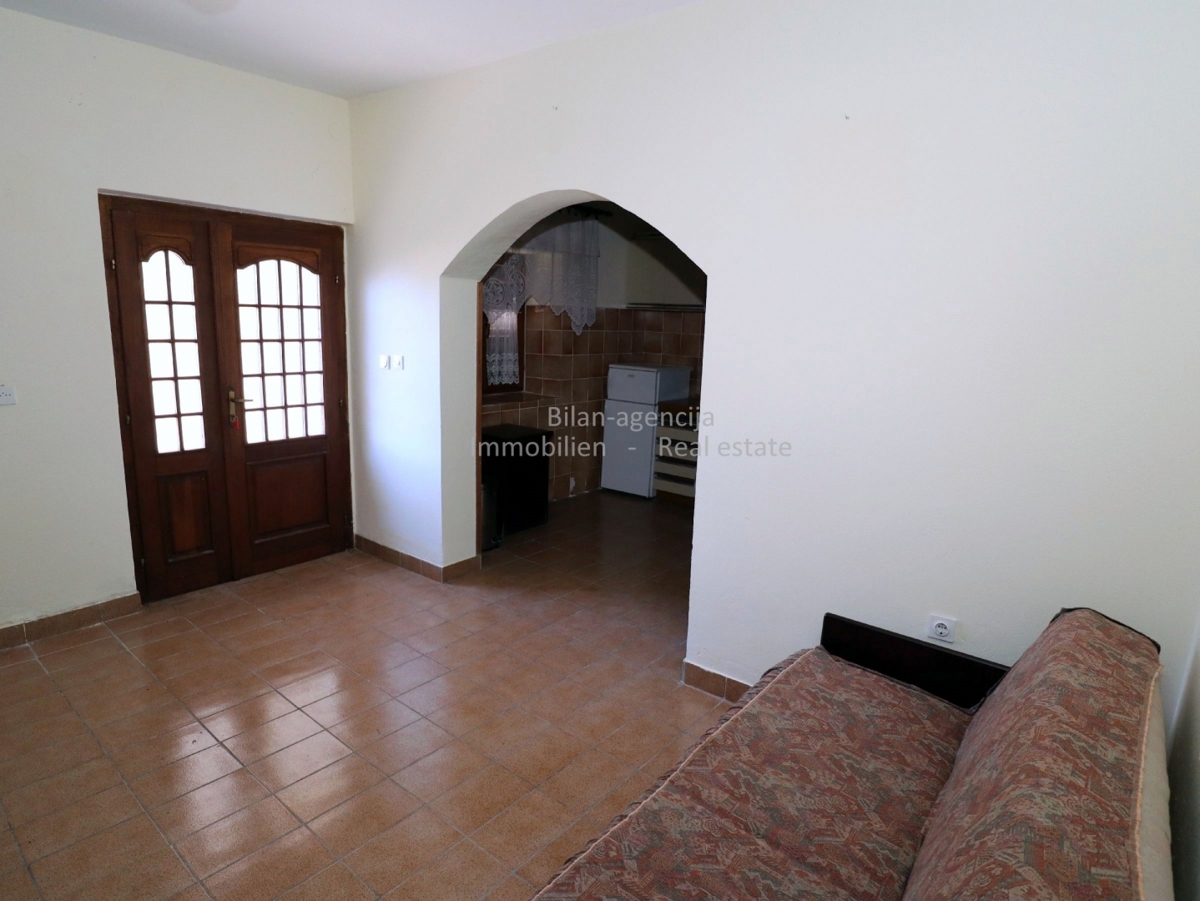 Kamnita hiša, otok Prvić, Vodice