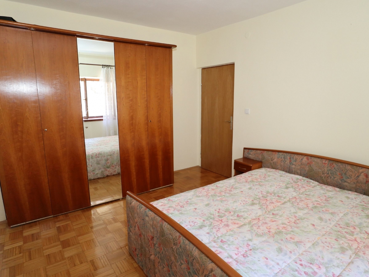 Kamnita hiša, otok Prvić, Vodice