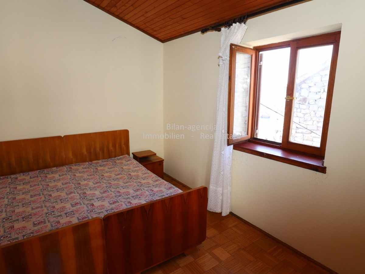 Kamnita hiša, otok Prvić, Vodice