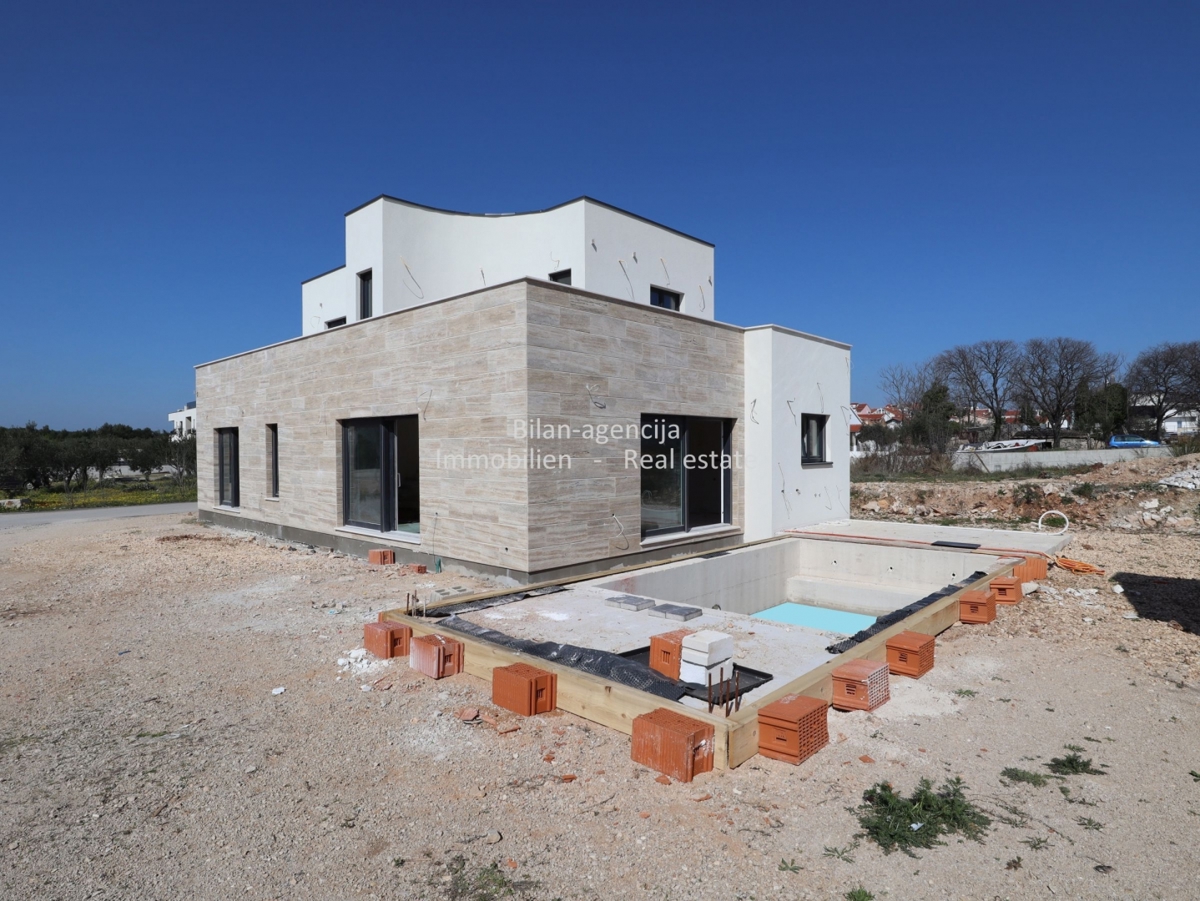 Villa sa bazenom, Vodice, 176 m2, na 500 m2 zemljišča,