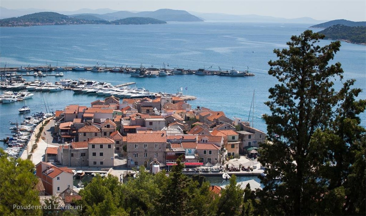 Prodamo, stanovanje z vrtom, pritličje, Tribunj, 399.000€