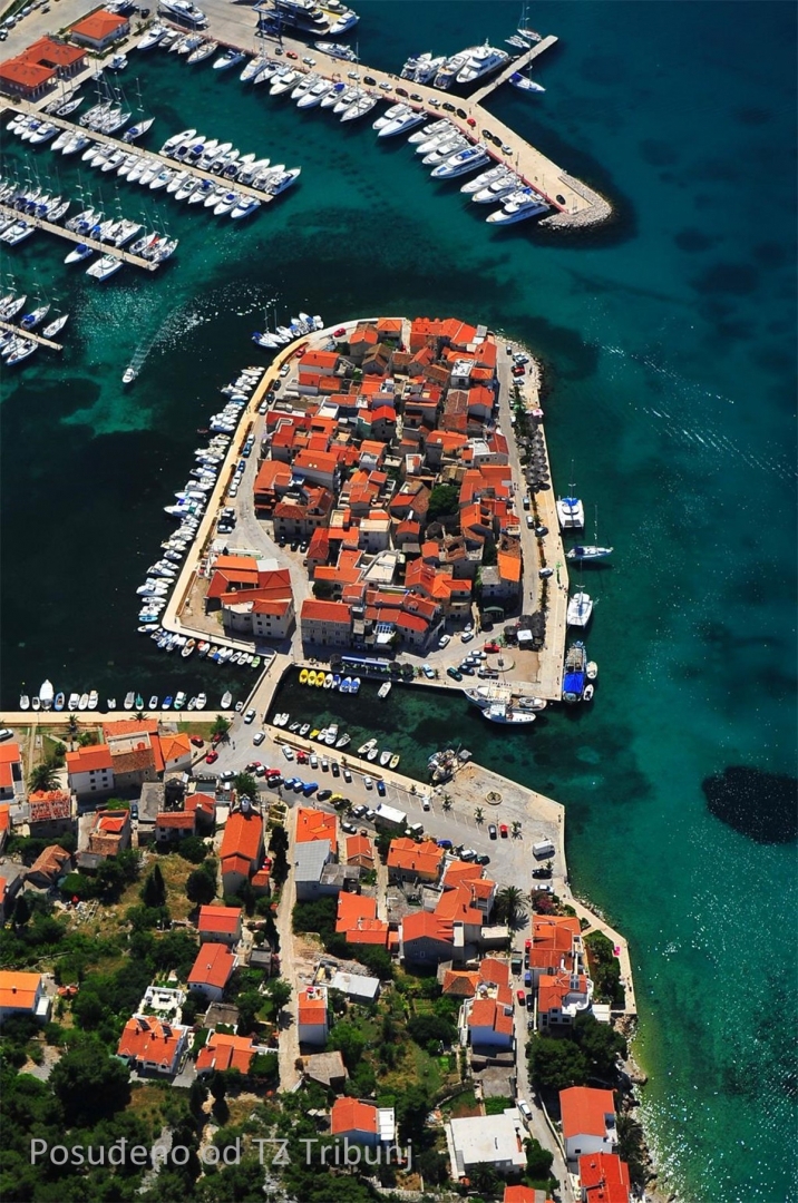 Prodamo, stanovanje z vrtom, pritličje, Tribunj, 399.000€