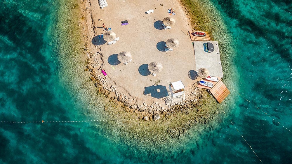 Apartma, drugo nadstropje, strešna terasa, pogled na morje