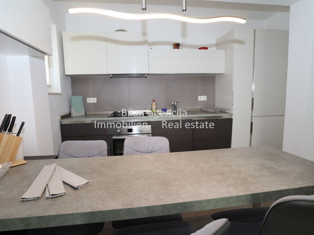 Apartma/Stanovanje Vodice, 170m2