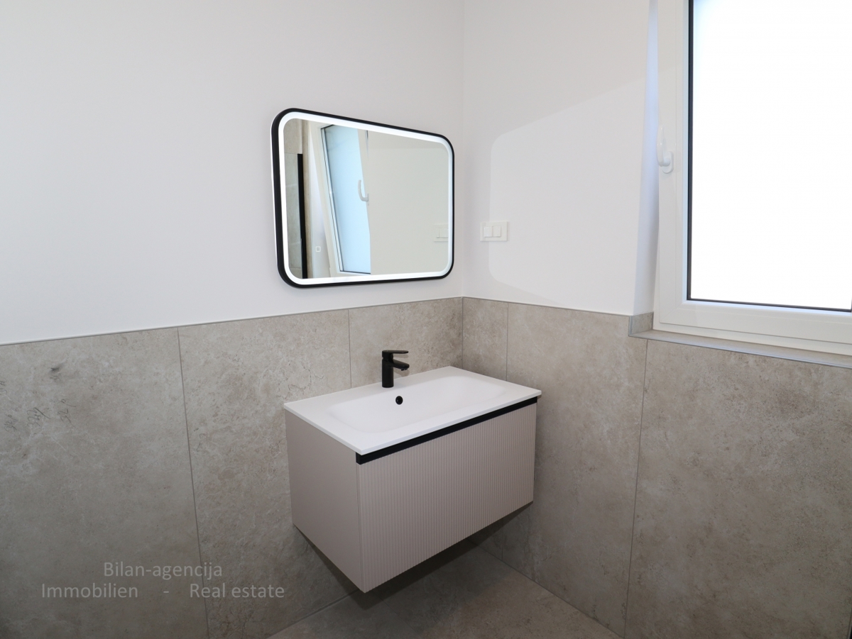 Tribunj, novogradnja, pritličje, vrt, 299.000 €, 97.56m2