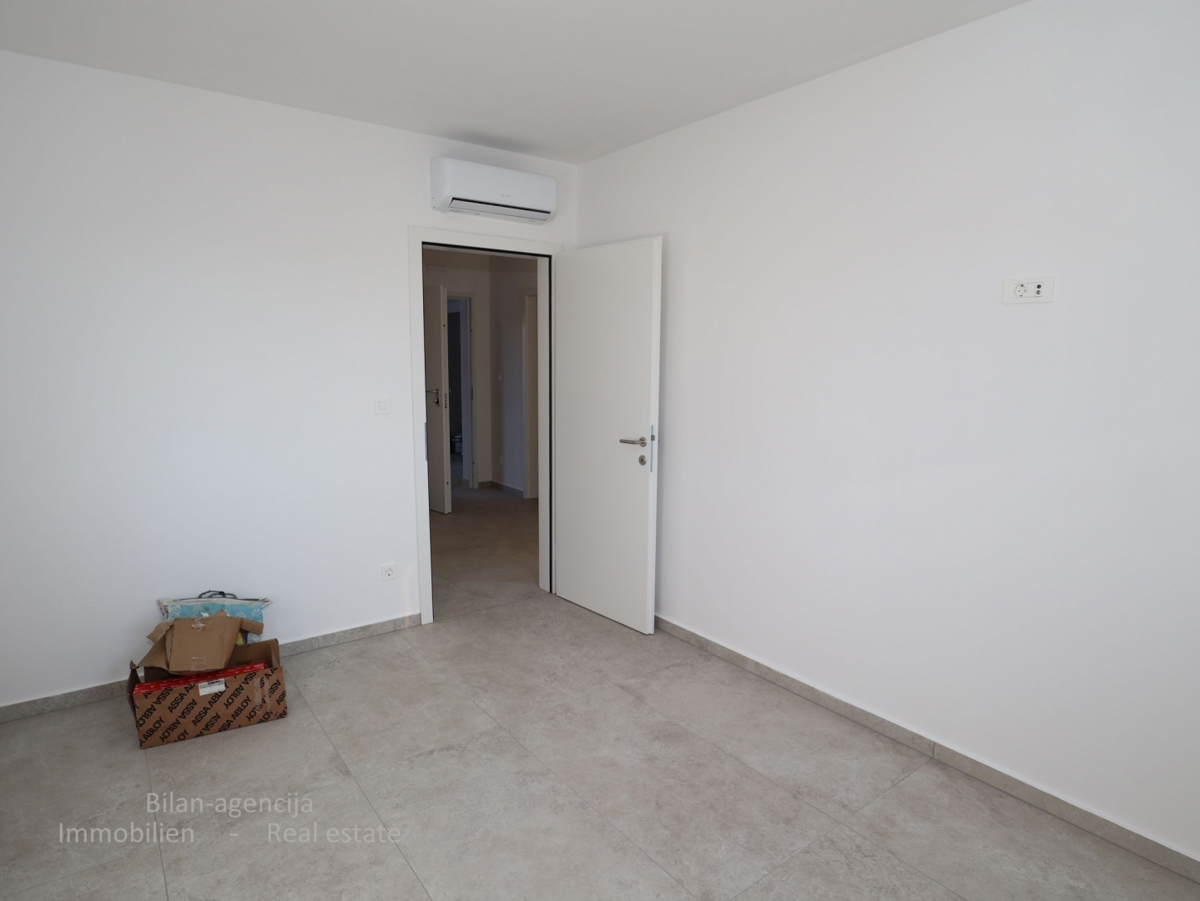 Tribunj, novogradnja, pritličje, vrt, 299.000 €, 97.56m2