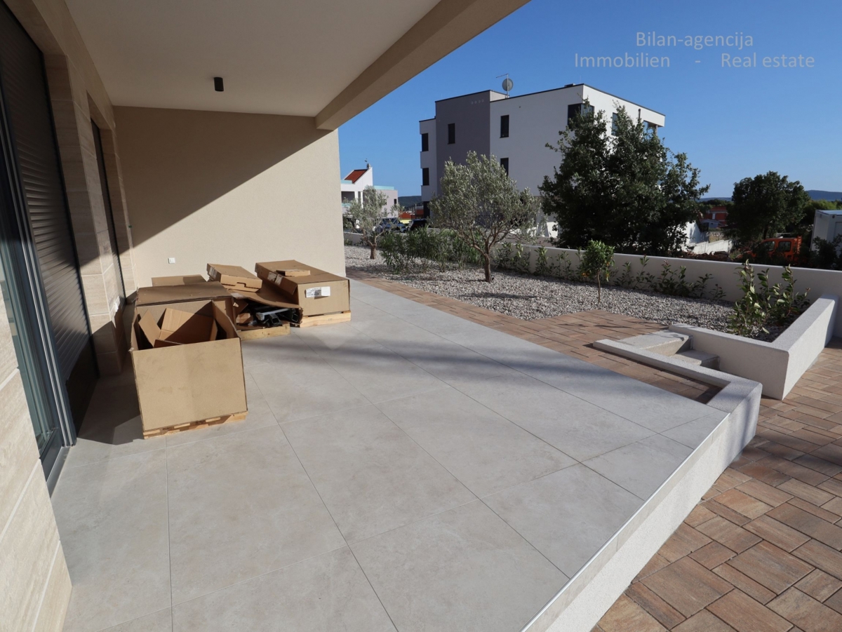 Tribunj, novogradnja, pritličje, vrt, 299.000 €, 97.56m2