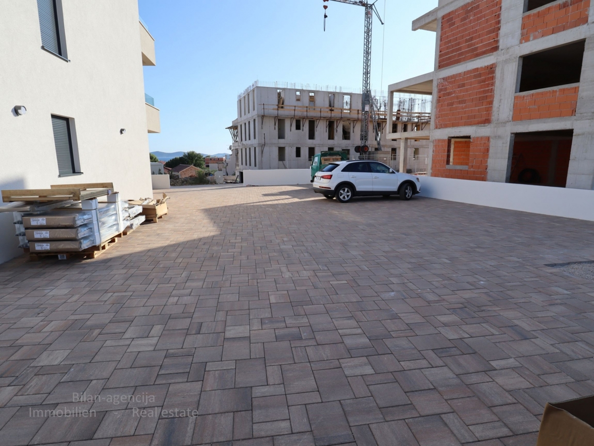 Tribunj, novogradnja, pritličje, vrt, 299.000 €, 97.56m2