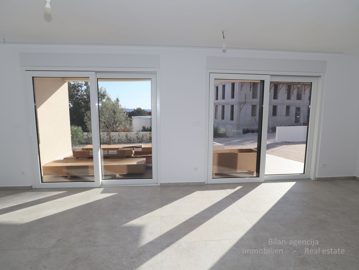 Tribunj, novogradnja, pritličje, vrt, 299.000 €, 97.56m2