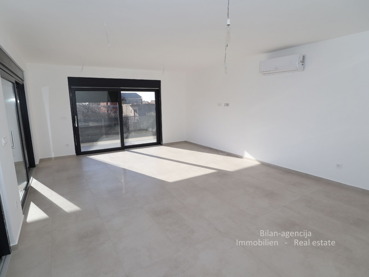 Apartma/Stanovanje Tribunj, 133m2