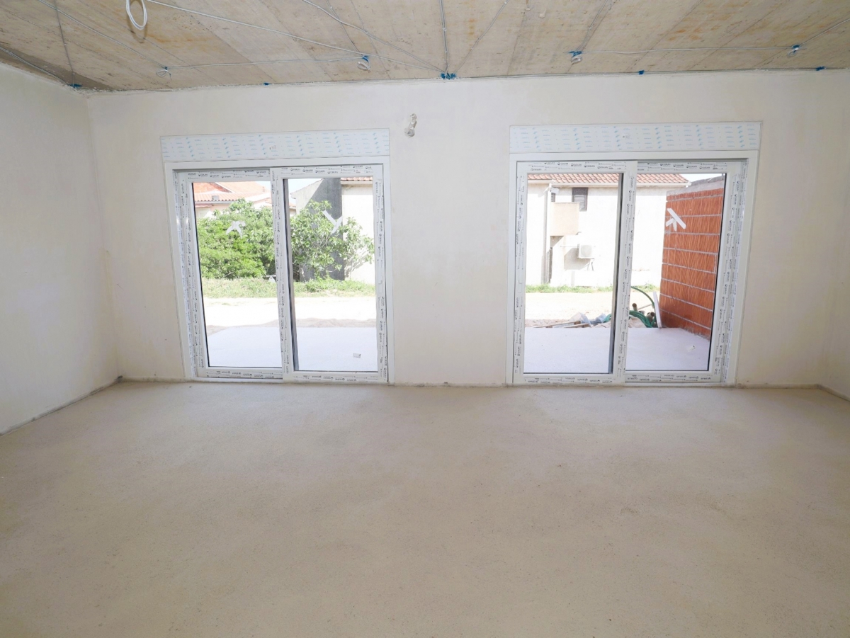 Prodamo hišo,dvojček z vrtom in parkirnimi mesti, 320000