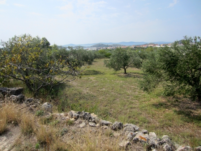 Zemljišče Vodice, 2.200m2