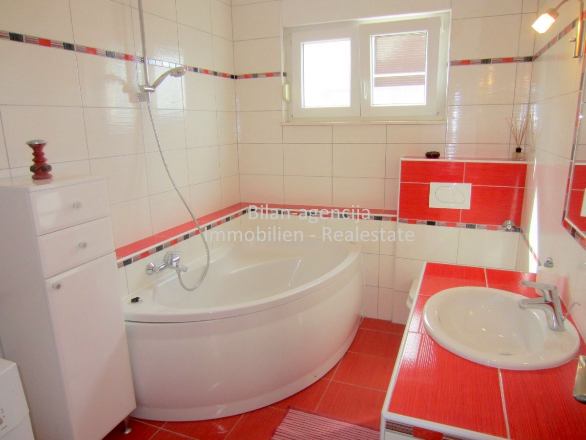 Apartma/Stanovanje Vodice, 98,09m2