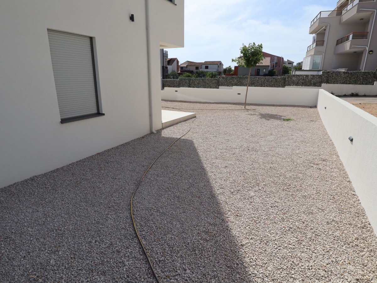 Vodice, 102 m2, apartma, vrt, odlična lokacija, blizu morja