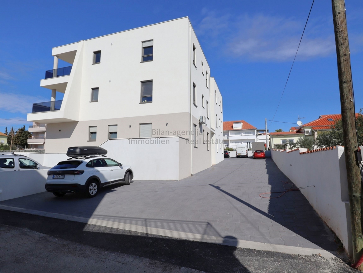 Vodice, 102 m2, apartma, vrt, odlična lokacija, blizu morja