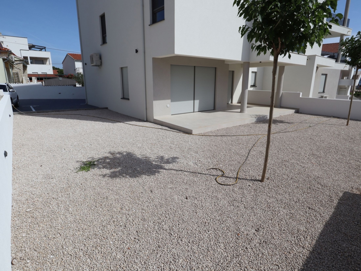 Vodice, 102 m2, apartma, vrt, odlična lokacija, blizu morja