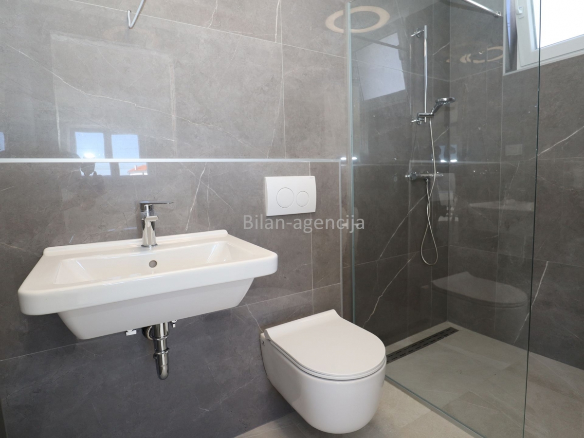 Hiša Tribunj, 195,16m2