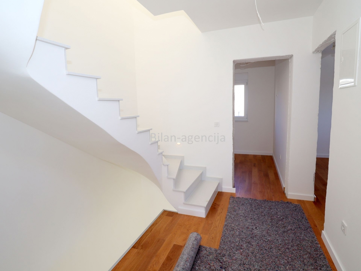 Hiša Tribunj, 195,16m2