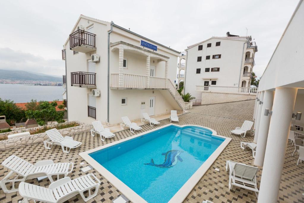 Apartmajska hiša z bazenom v bližini plaže, Čiovo