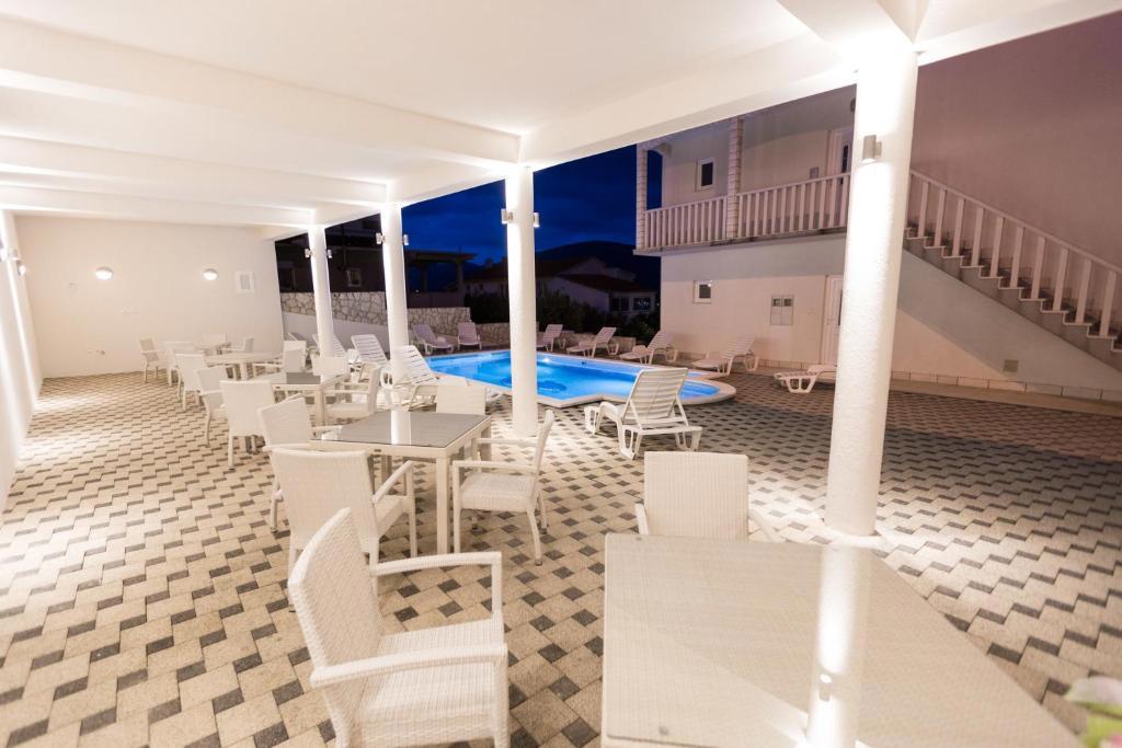 Apartmajska hiša z bazenom v bližini plaže, Čiovo