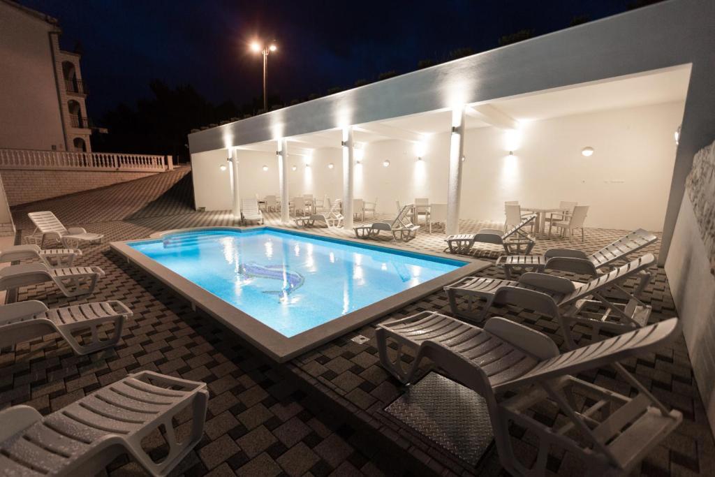 Apartmajska hiša z bazenom v bližini plaže, Čiovo