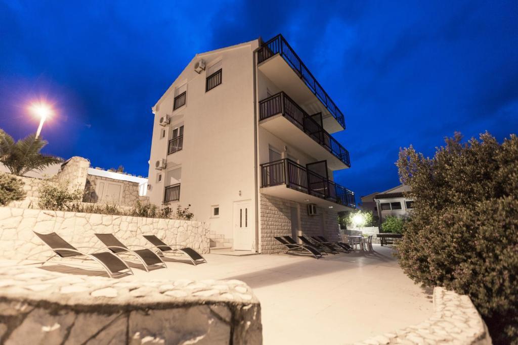 Apartmajska hiša z bazenom v bližini plaže, Čiovo