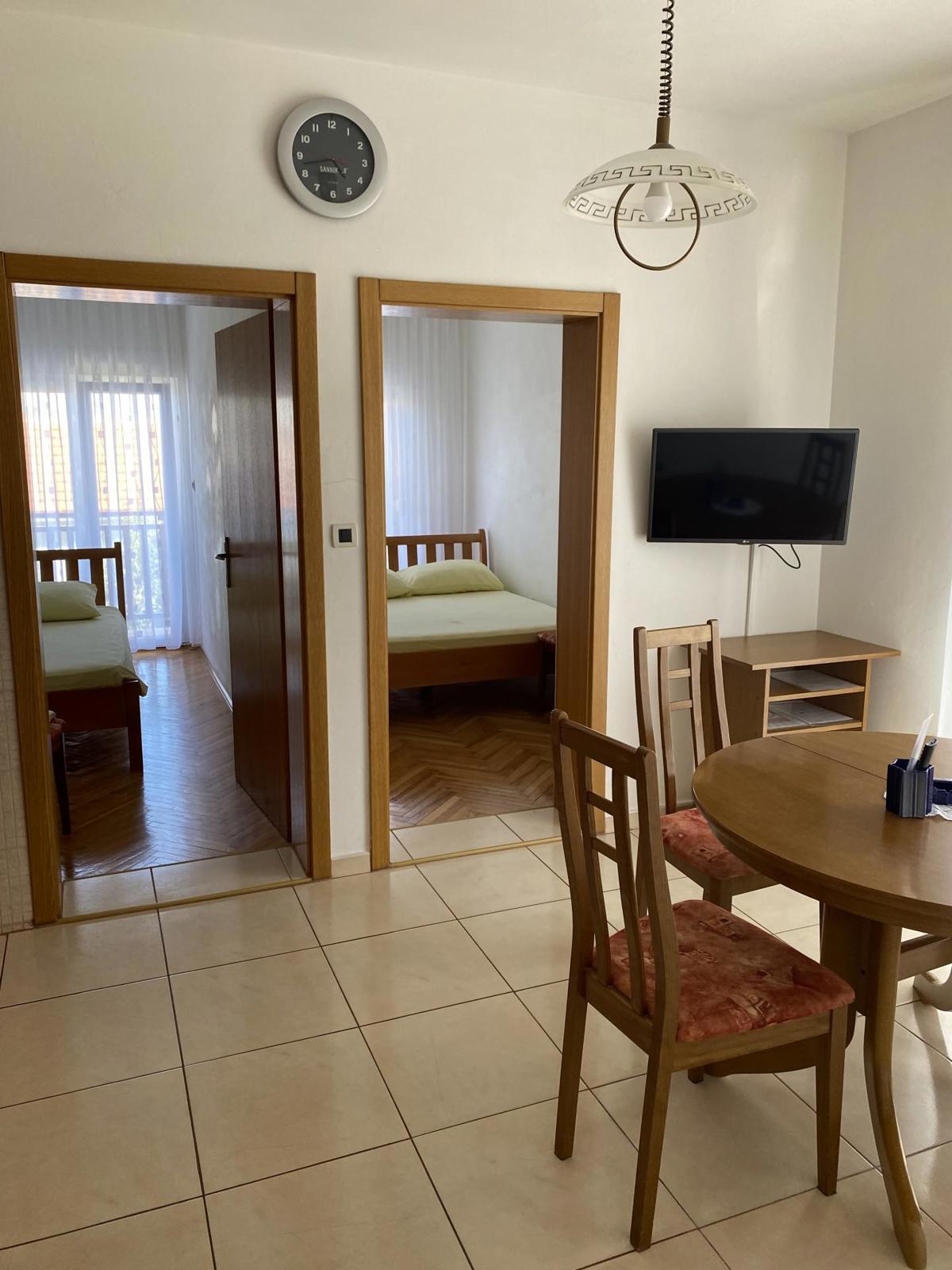 Apartmajska hiša z bazenom v bližini plaže, Čiovo