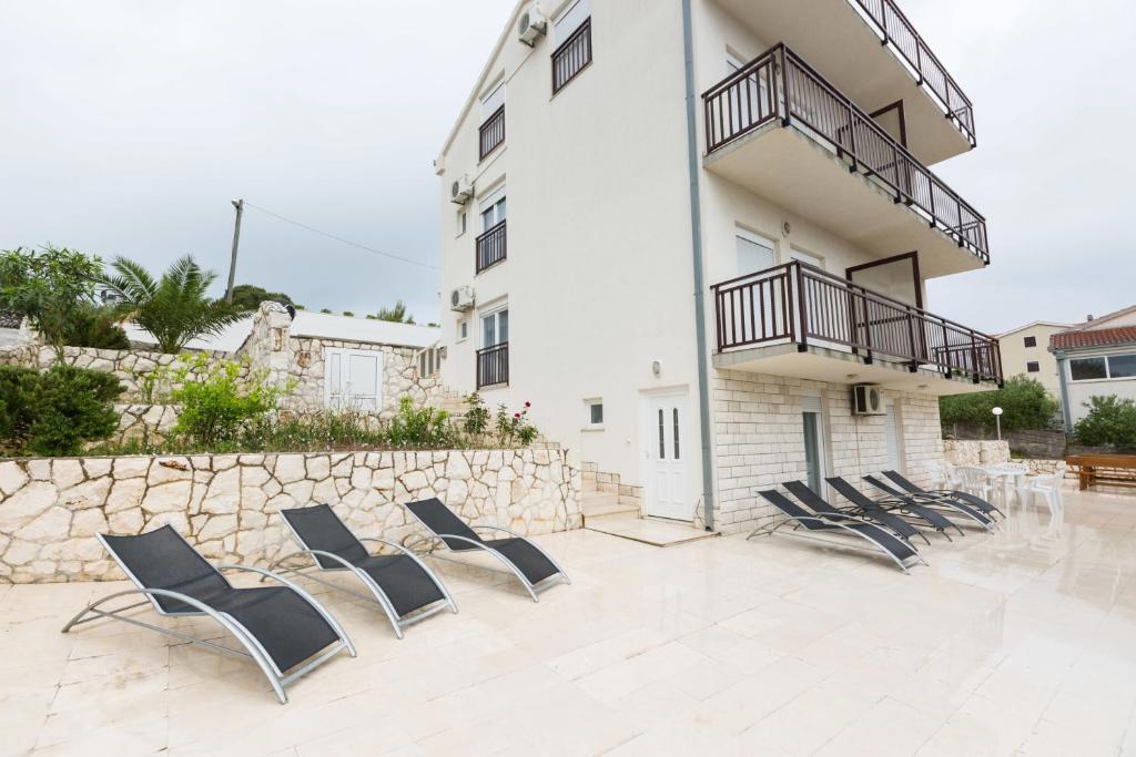 Apartmajska hiša z bazenom v bližini plaže, Čiovo