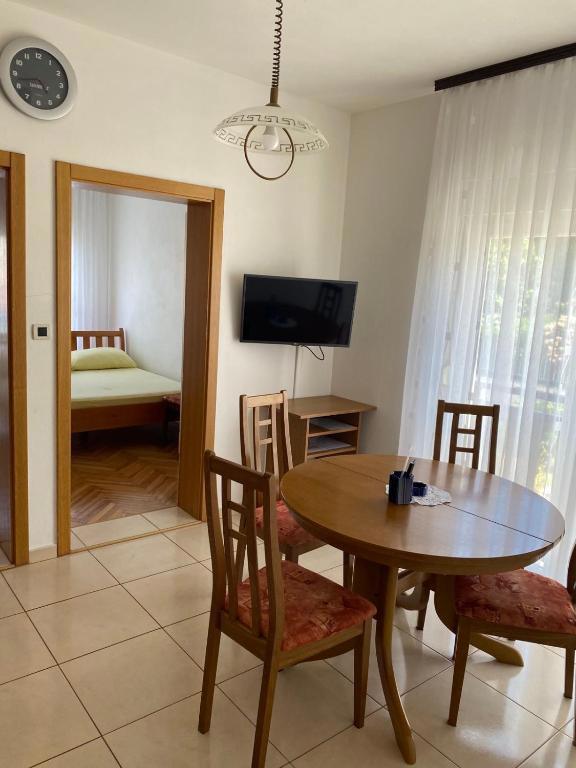 Apartmajska hiša z bazenom v bližini plaže, Čiovo