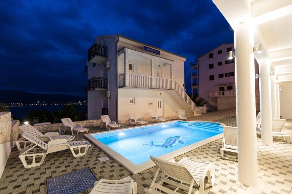 Apartmajska hiša z bazenom v bližini plaže, Čiovo