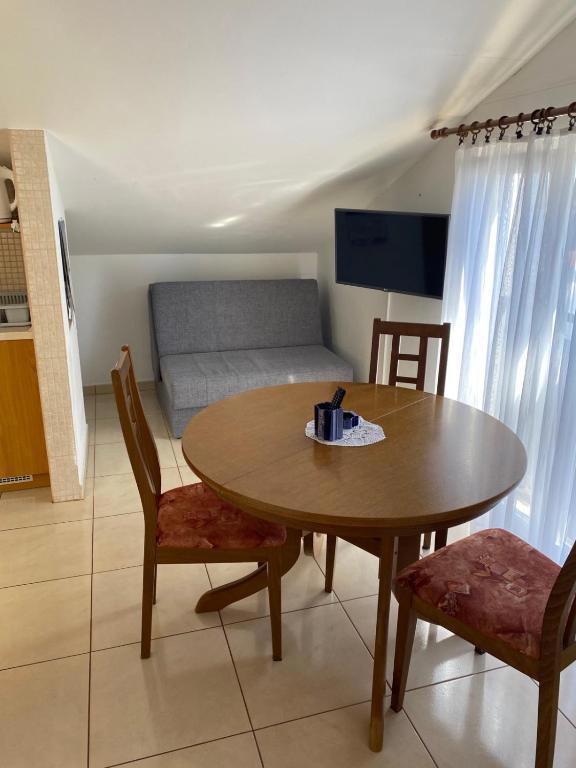 Apartmajska hiša z bazenom v bližini plaže, Čiovo