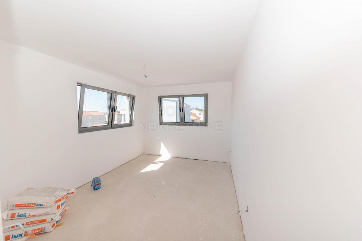  Odlično stanovanje na mirni lokaciji, drugo nadstropje, Vodice