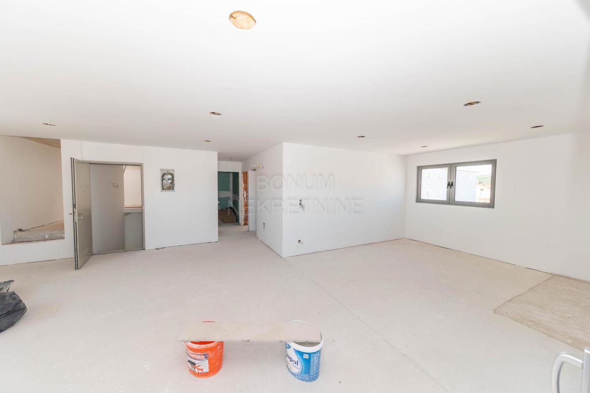  Odlično stanovanje na mirni lokaciji, drugo nadstropje, Vodice