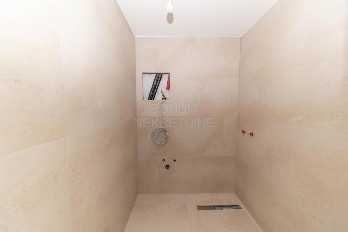  Odlično stanovanje na mirni lokaciji, drugo nadstropje, Vodice