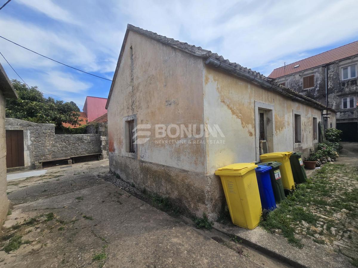 Kamnita hiša za prenovo, 100 m² – Potomje, Pelješac, blizu morja