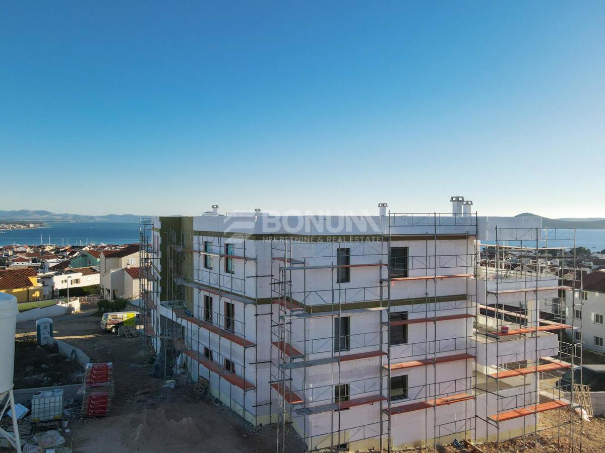 Prostorno stanovanje v pritličju novogradnje, vseljivo 2025, Vodice